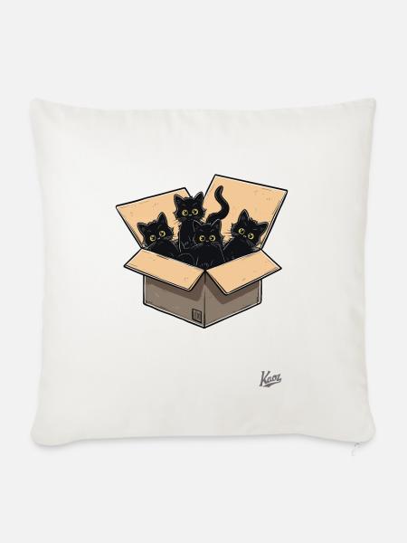 ein Karton voller schwarzer Baby Katzen - Sofakissenbezug 45 x 45 cm - Naturweiß