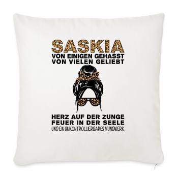 Saskia Gehasst Geliebt Großes Mundwerk - Sofakissenbezug 45 x 45 cm - Naturweiß  - Vorne