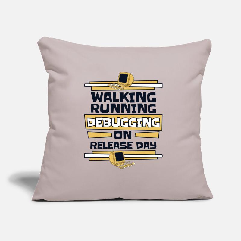 Walking Running Debugging Release Day Coder Housse de coussin décorative 45 x 45 cm