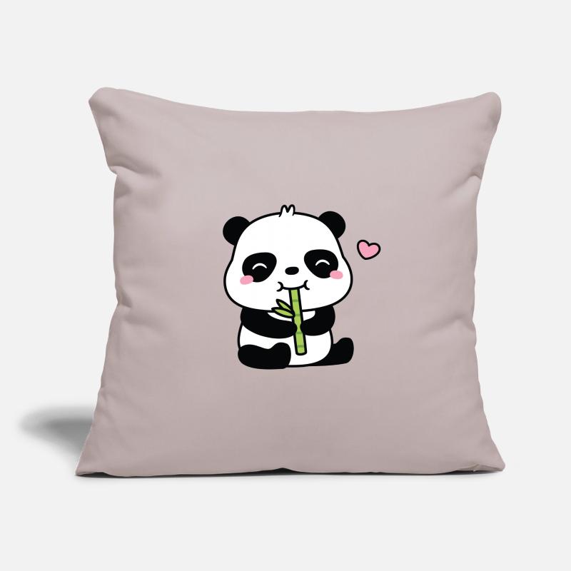 Mignon petit panda mangeant une pousse de bambou Housse de coussin décorative 45 x 45 cm