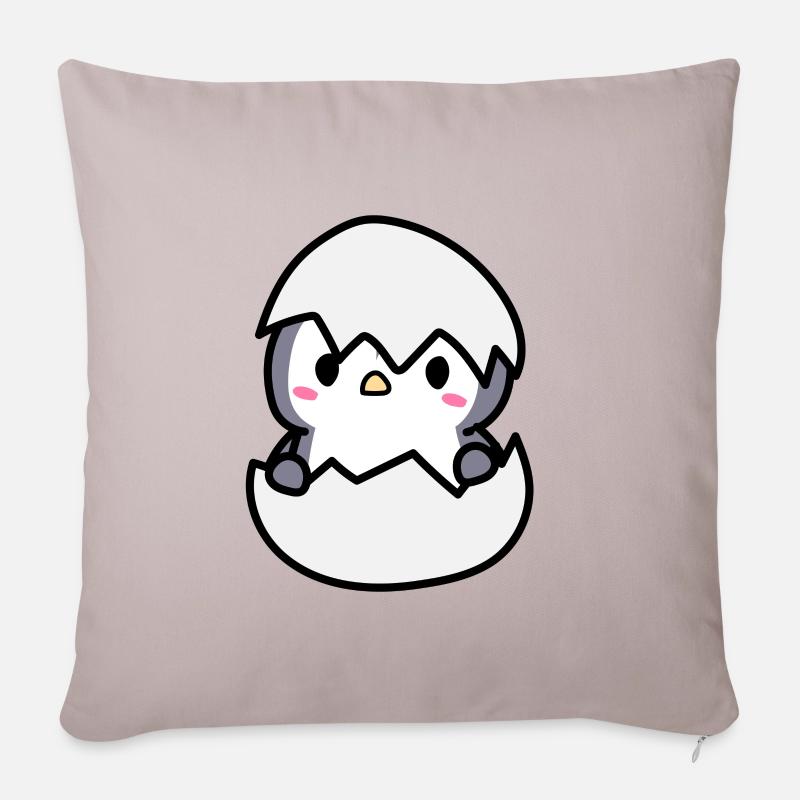 mignon bébé pingouin dans une idée coquille d'oeuf - Housse de coussin décorative 45 x 45 cm - taupe clair