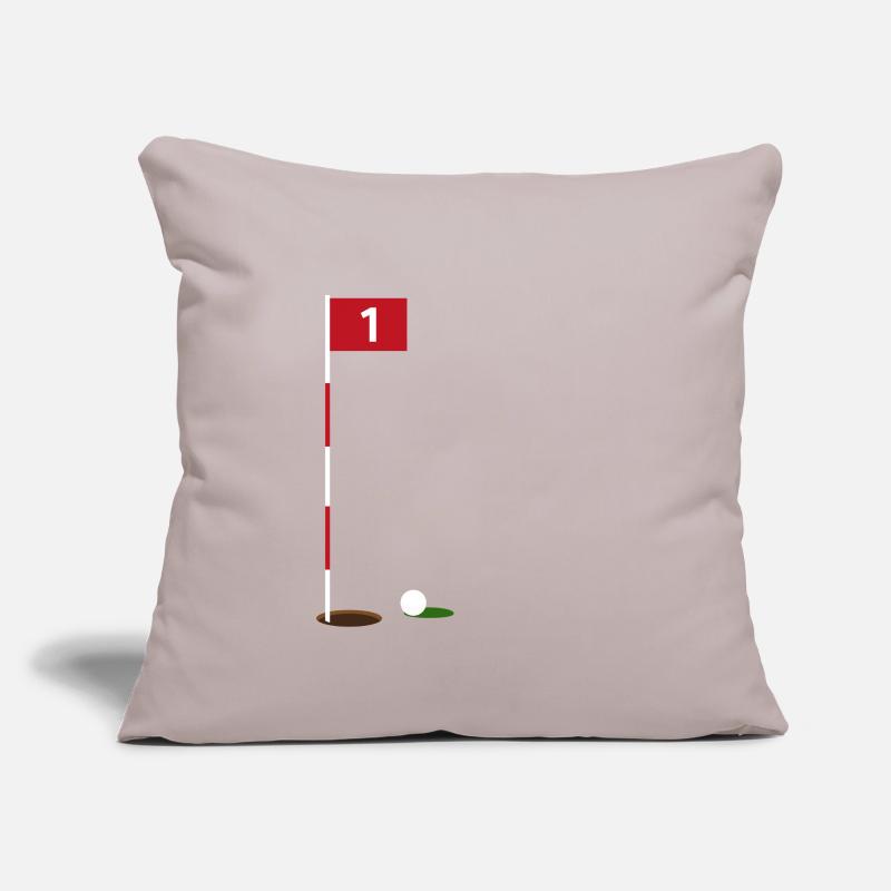 Balle de golf devant le drapeau et trou / drapeau de golf Housse de coussin décorative 45 x 45 cm