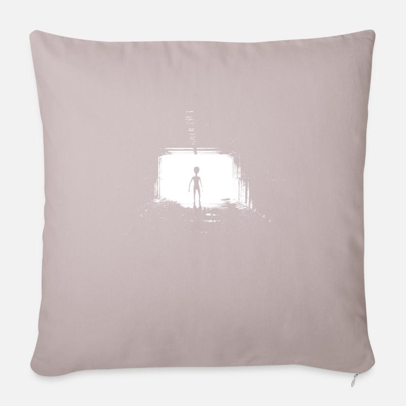 Cooles Alienshirt mit bedrohlichem Außerirdischen - Sofakissenbezug 45 x 45 cm - helles Taupe