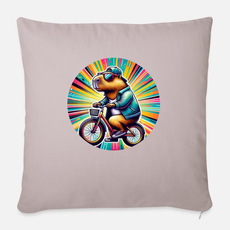 Capybara cool sur le vélo - Housse de coussin décorative 45 x 45 cm - taupe clair