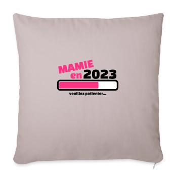 mamie en 2023 veuillez patienter - Housse de coussin décorative 45 x 45 cm - taupe clair - Devant