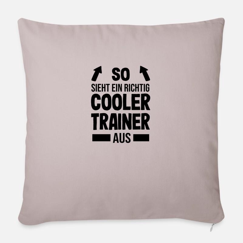 So sieht ein richtig cooler Trainer aus Geschenk - Sofakissenbezug 45 x 45 cm - helles Taupe