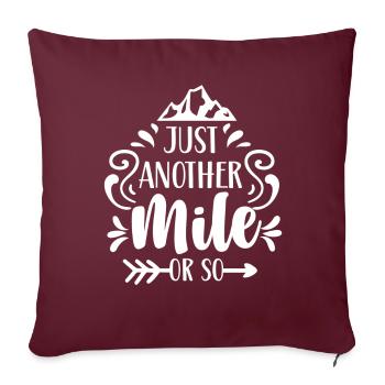 Seulement un mile ou plus randonnée un demi-mile - Housse de coussin décorative 45 x 45 cm - bordeaux - Devant
