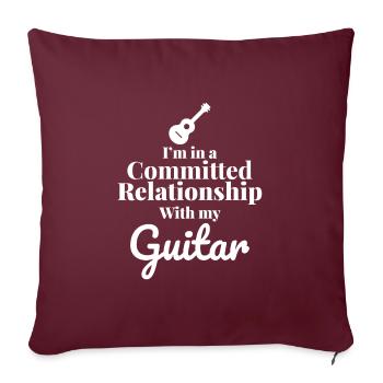Strumming Love: Une connexion de guitare engagée - Housse de coussin décorative 45 x 45 cm - bordeaux - Devant