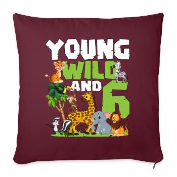Jeune sauvage et 6 | Safari Animal Thème Anniversaire - Housse de coussin décorative 45 x 45 cm - bordeaux - Devant