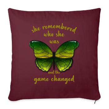 Elle s’est souvenue de qui elle était et le jeu a changé - Housse de coussin décorative 45 x 45 cm - bordeaux - Devant