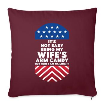 CE N’EST PAS FACILE D’ÊTRE LE BONBON DU BRAS DE MA FEMME - Housse de coussin décorative 45 x 45 cm - bordeaux - Devant
