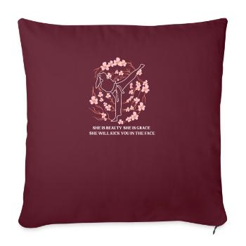 Elle est beauté elle est grâce elle vous donnera un coup de pied - Housse de coussin décorative 45 x 45 cm - bordeaux - Devant