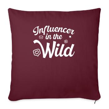Influencer In The Wild Content Creator Vlogger - Sofakissenbezug 45 x 45 cm - Burgunderrot - Vorne