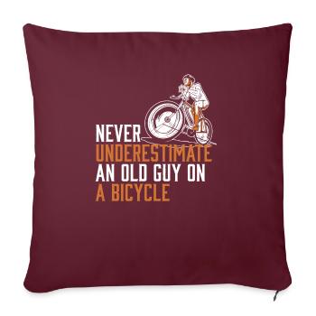 Ne sous-estimez jamais un vieil homme à vélo - Housse de coussin décorative 45 x 45 cm - bordeaux - Devant