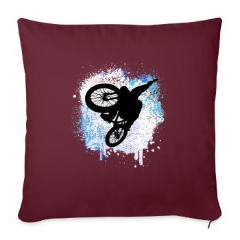 Le vététiste saute dans la neige en hiver - Housse de coussin décorative 45 x 45 cm - bordeaux - Devant