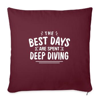 The Best Days Are Spent Deep Diving Summer Deep - Sofakissenbezug 45 x 45 cm - Burgunderrot - Vorne