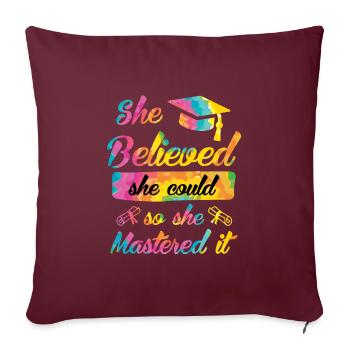 Elle a maîtrisé le Master - Housse de coussin décorative 45 x 45 cm - bordeaux - Devant