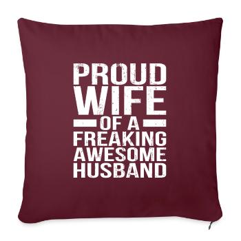 Femme fière d'un cadeau de mari génial - Housse de coussin décorative 45 x 45 cm - bordeaux - Devant