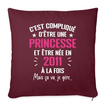 Princesse Née en 2011 - Cadeau D'anniversaire 2011 - Housse de coussin décorative 45 x 45 cm - bordeaux - Devant