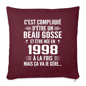 Toujours Beau Gosse 1998 Cadeau Anniversaire 1998 - Housse de coussin décorative 45 x 45 cm - bordeaux - Devant