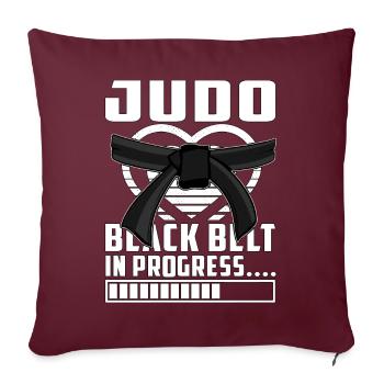 Judo-Schwarzgurt in Arbeit - Sofakissenbezug 45 x 45 cm - Burgunderrot - Vorne
