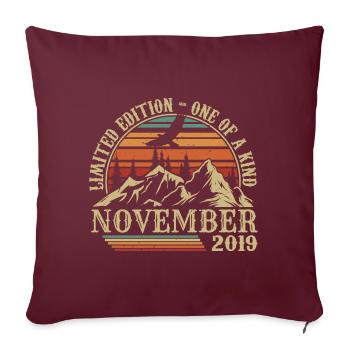 Né en Novembre 2019 - Anniversaire Novembre 2019 - Housse de coussin décorative 45 x 45 cm - bordeaux - Devant