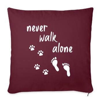 Never walk alone Hund Gassi gehen Hundeliebhaber - Sofakissenbezug 45 x 45 cm - Burgunderrot - Vorne