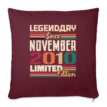 Légendaire depuis novembre 2010 - Cadeau 2010 - Housse de coussin décorative 45 x 45 cm - bordeaux - Devant