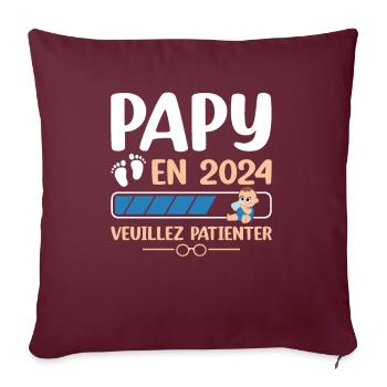 Papy En 2024 Veuillez Patienter - Housse de coussin décorative 45 x 45 cm - bordeaux - Devant