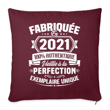 Fabriquée en 2021 - Cadeau d'anniversaire 2 ans - Housse de coussin décorative 45 x 45 cm - bordeaux - Devant