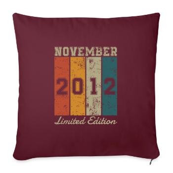 Date de naissance: Novembre 2012 - Limited Edition Retro - Housse de coussin décorative 45 x 45 cm - bordeaux - Devant