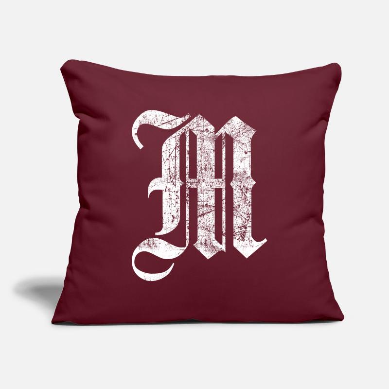 Tshirt alphabet initial M Housse de coussin décorative 45 x 45 cm