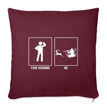 Son mari - moi - chassant caché dans l’herbe - Housse de coussin décorative 45 x 45 cm - bordeaux - Devant