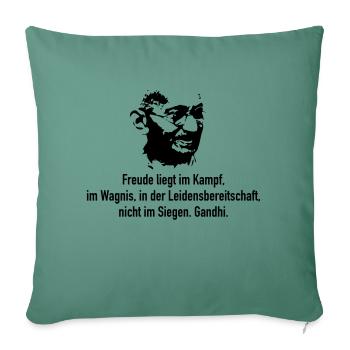 Gandhi: Freude liegt im Kampf, im Wagnis, in der - Sofakissenbezug 45 x 45 cm - Tanngrün - Vorne