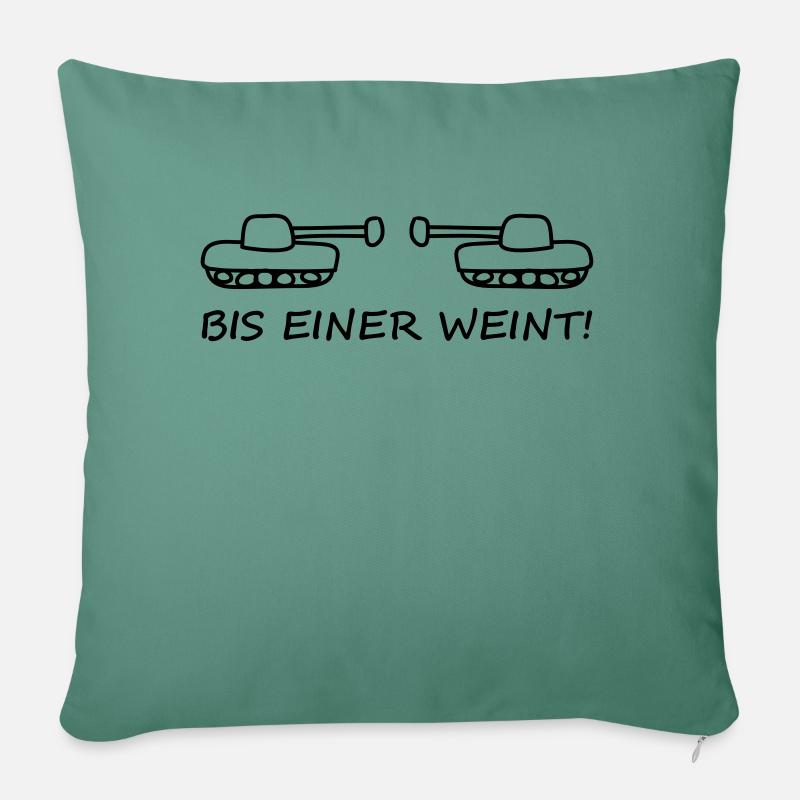 bis_einer_weint_panzer_1c - Housse de coussin décorative 45 x 45 cm - vert sapin