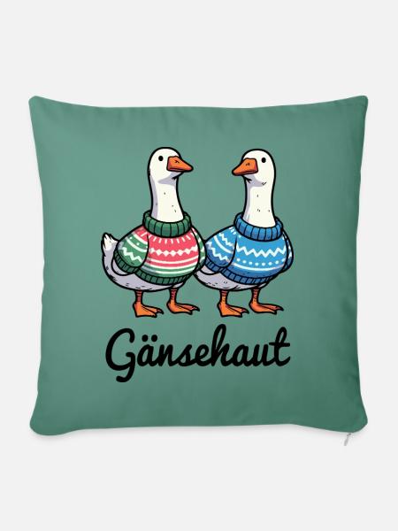 Gänsehaut - Gänse mit Strickpullovern - Sofakissenbezug 45 x 45 cm - Tanngrün