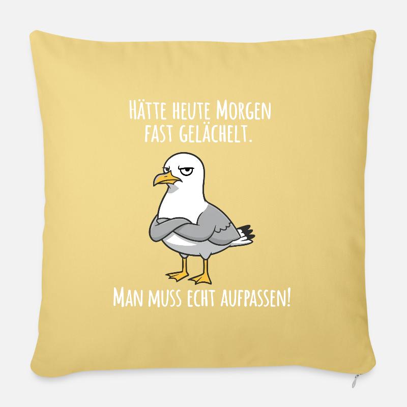 Fast gelächelt – Grummelige Möwe für Morgenmuffel - Sofakissenbezug 45 x 45 cm - Hellgelb
