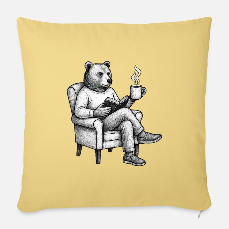 Bärenleser mit Buch und Tasse - Sofakissenbezug 45 x 45 cm - Hellgelb