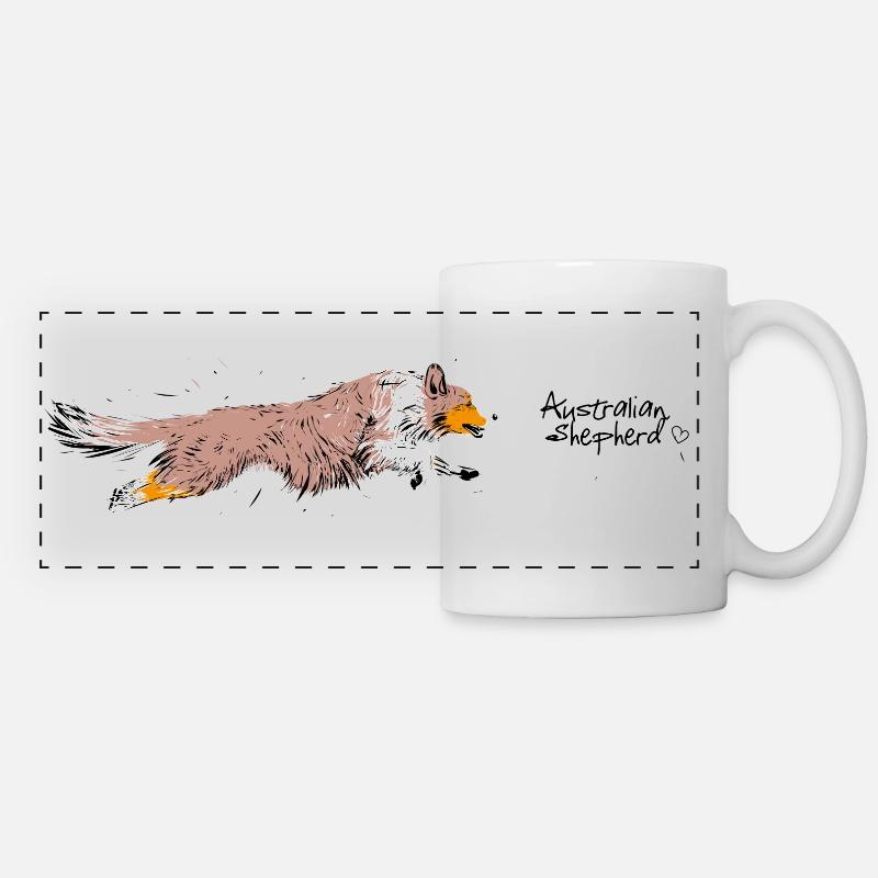 Australian Shepherd, springend, red merle - Panoramatasse - Weiß