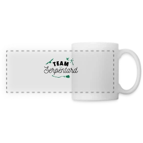 Maquette de Mug panoramique contrasté et blanc « T-shirt Team Serpentard - Fier et Ambitieux » à imprimer et personnaliser