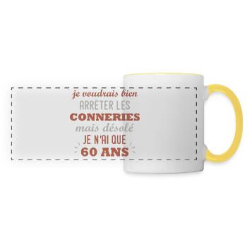 60 ans - anniversaire 60 ans citation humour - Mug panoramique contrasté et blanc - blanc/jaune - Devant