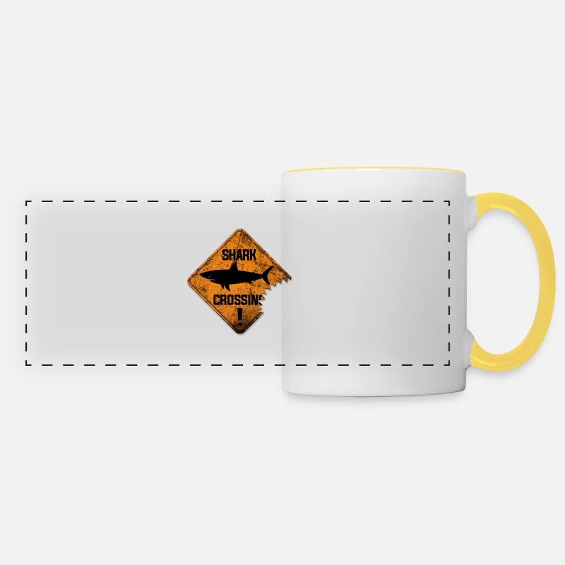 SHARK CROSSING - Panoramic Mug - white/yellow