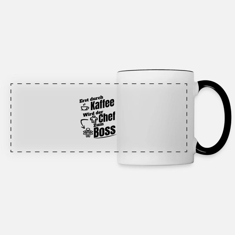 erst durch kaffee wird der Chef zum B oss - Panoramatasse - Weiß/Schwarz