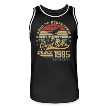 39 ans Vieilli à la Perfection né en mai 1985 - Maillot de basket Homme - noir/blanc - Devant - AI Model Male 185 dark (185cm)