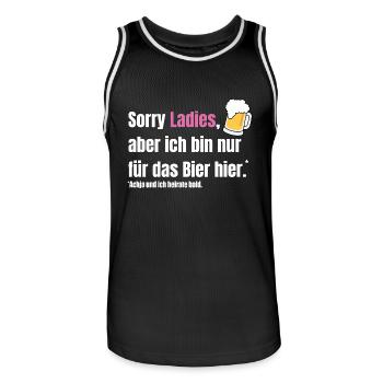 Sorry Ladies, aber ich bin nur für das Bier hier. - Männer Basketball-Trikot - Schwarz/Weiß - Vorne - AI Model Male 185 dark (185cm)