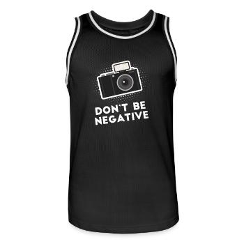 Fotograf - Kamera - Fotografieren - Geschenk - Männer Basketball-Trikot - Schwarz/Weiß - Vorne - AI Model Male 185 dark (185cm)