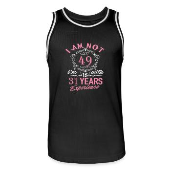 Je n’ai pas 49 ans, j’ai 18 ans avec 31 ans d’expérience - Maillot de basket Homme - noir/blanc - Devant - AI Model Male 185 dark (185cm)