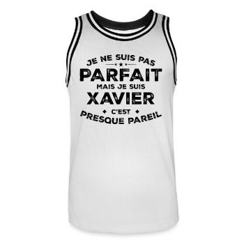 Xavier Un Prénom, Une Attitude L’Humour Xavier - Maillot de basket Homme - blanc/noir - Devant - AI Model Male 185 dark (185cm)