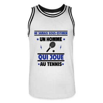 Ne sous-estimez jamais un homme tennisman - Maillot de basket Homme - blanc/noir - Devant - AI Model Male 185 dark (185cm)