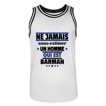 une homme qui est barman - Maillot de basket Homme - blanc/noir - Devant - AI Model Male 185 dark (185cm)